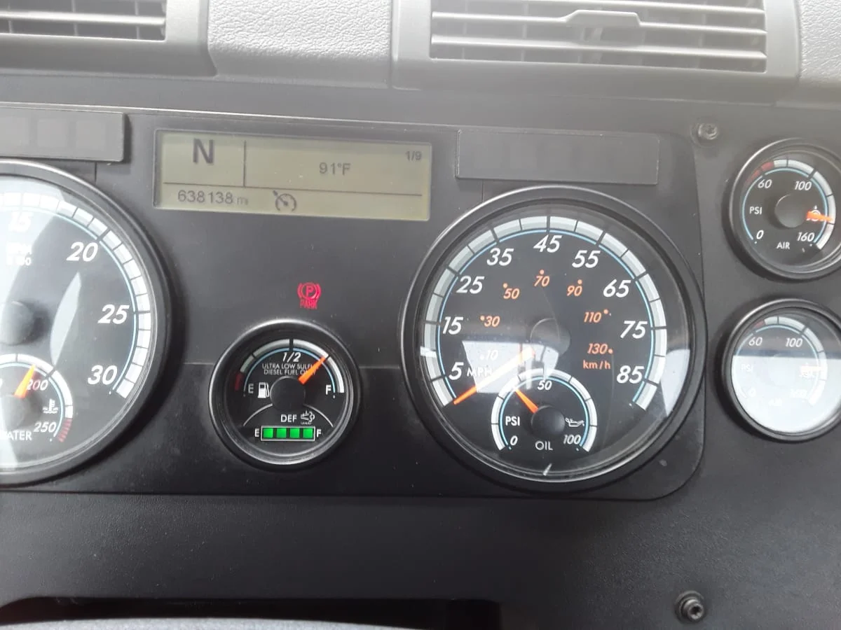 2018 Freightliner Cascadia - image 9