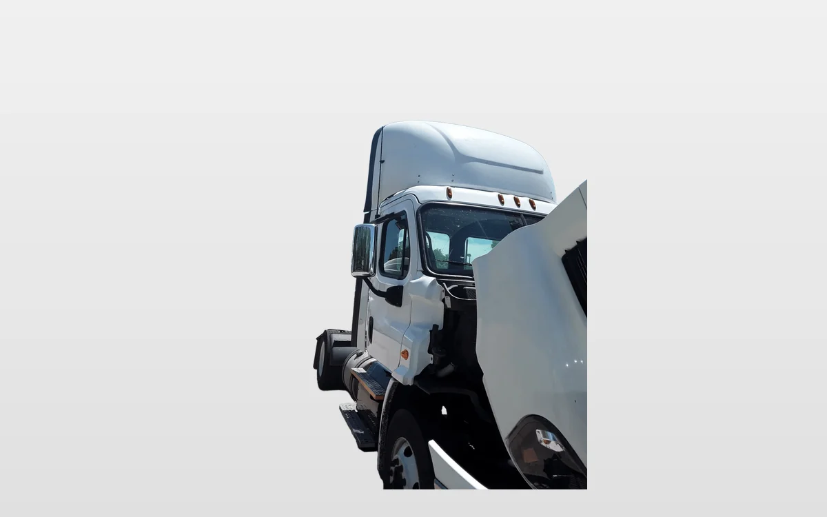 2018 Freightliner Cascadia - image 1