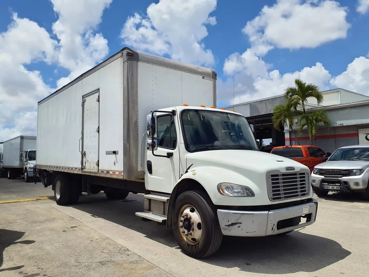2018 Freightliner M2 106 in Miami, FL — photo 3
