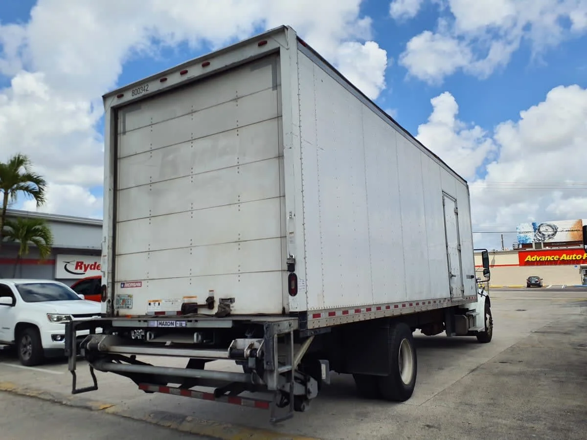 2018 Freightliner M2 106 in Miami, FL — photo 4