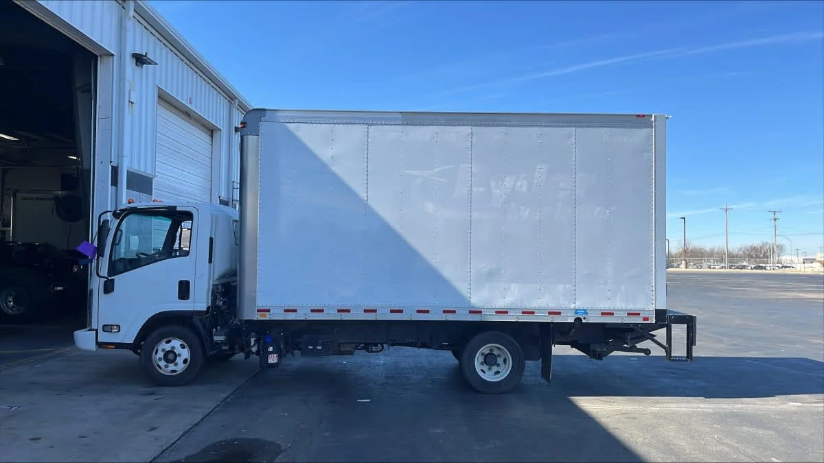 2019 Isuzu NPR - image 10