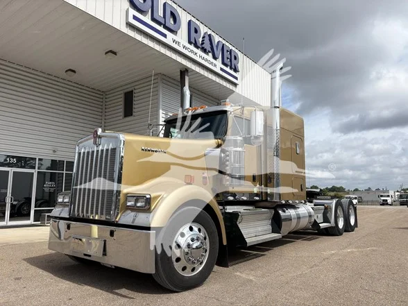 2024 Kenworth W900