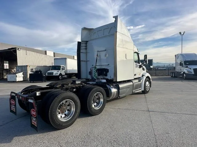 2020 Peterbilt 579 — photo 2