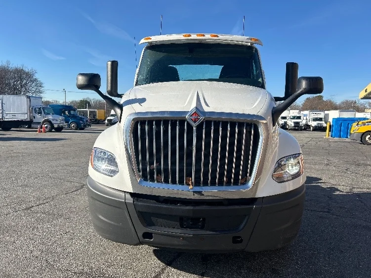 2020 International LT - image 2