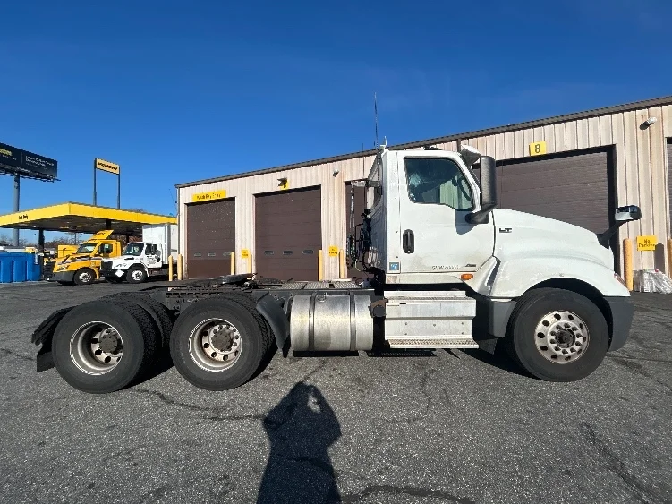 2020 International LT - image 8