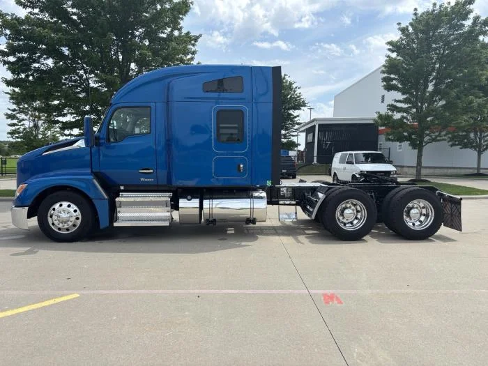 2023 Kenworth T680 — photo 8