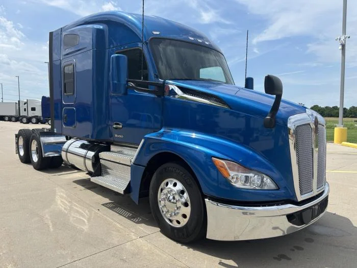 2023 Kenworth T680 — photo 3