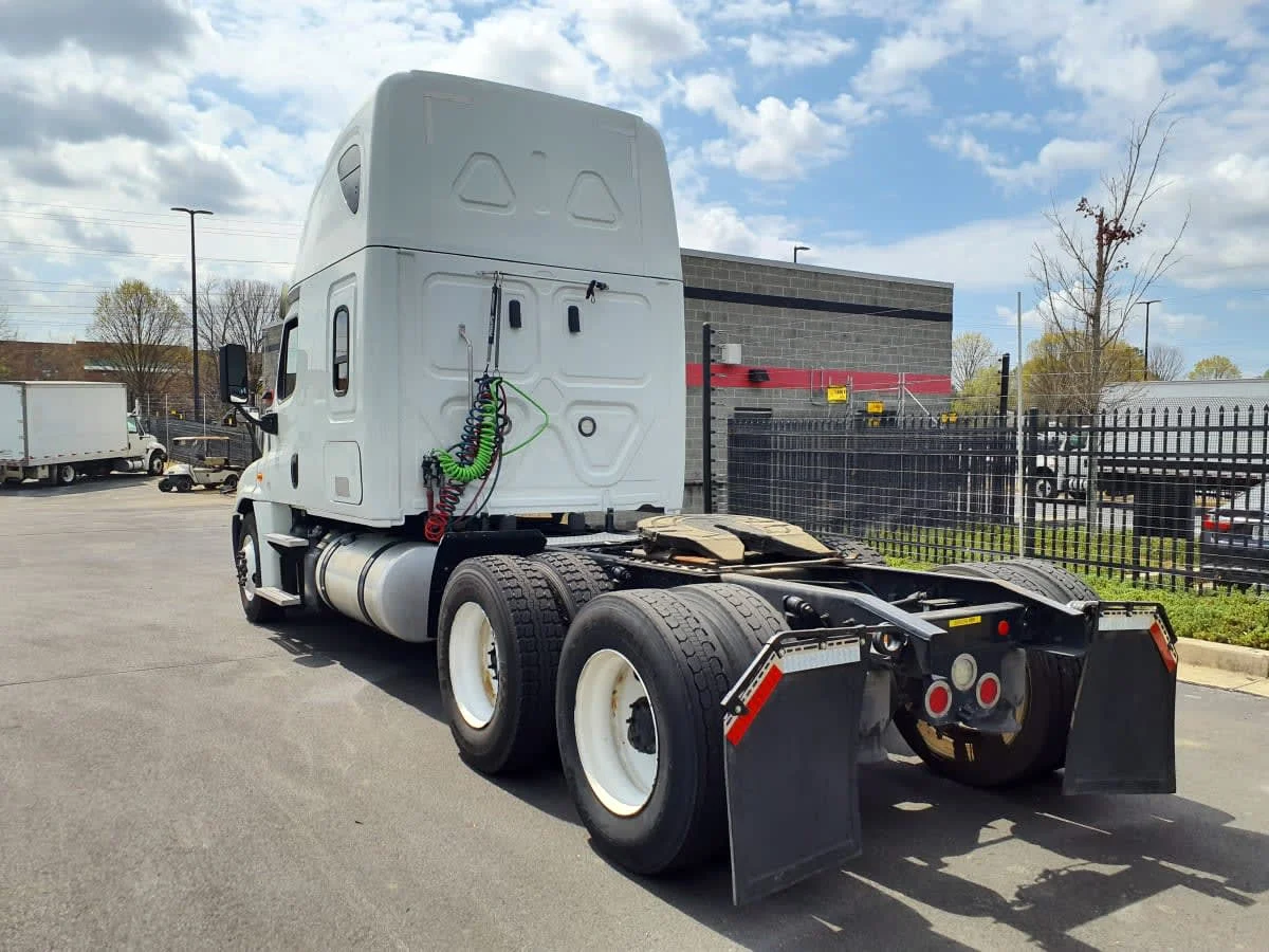 2019 Freightliner Cascadia - image 6