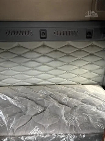 2014 Freightliner Cascadia - image 41