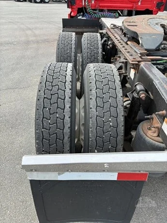 2014 Freightliner Cascadia - image 21