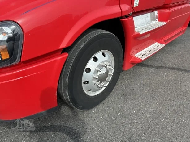 2014 Freightliner Cascadia - image 10