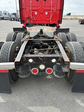 2014 Freightliner Cascadia - image 22