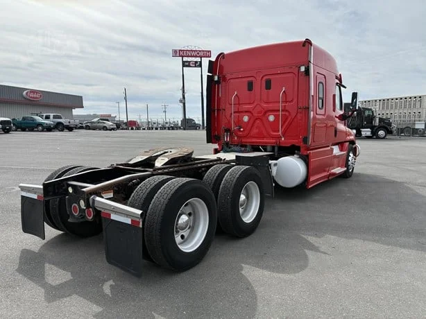 2014 Freightliner Cascadia - image 5