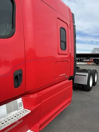 2014 Freightliner Cascadia - image 14