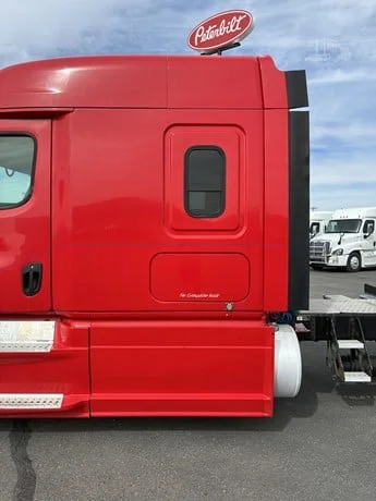 2014 Freightliner Cascadia - image 15