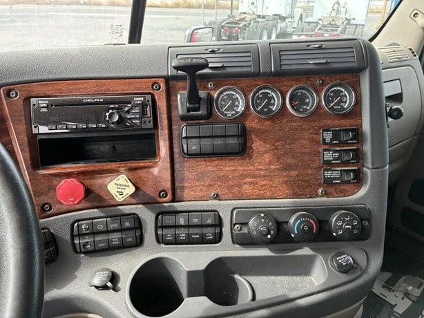 2014 Freightliner Cascadia - image 37