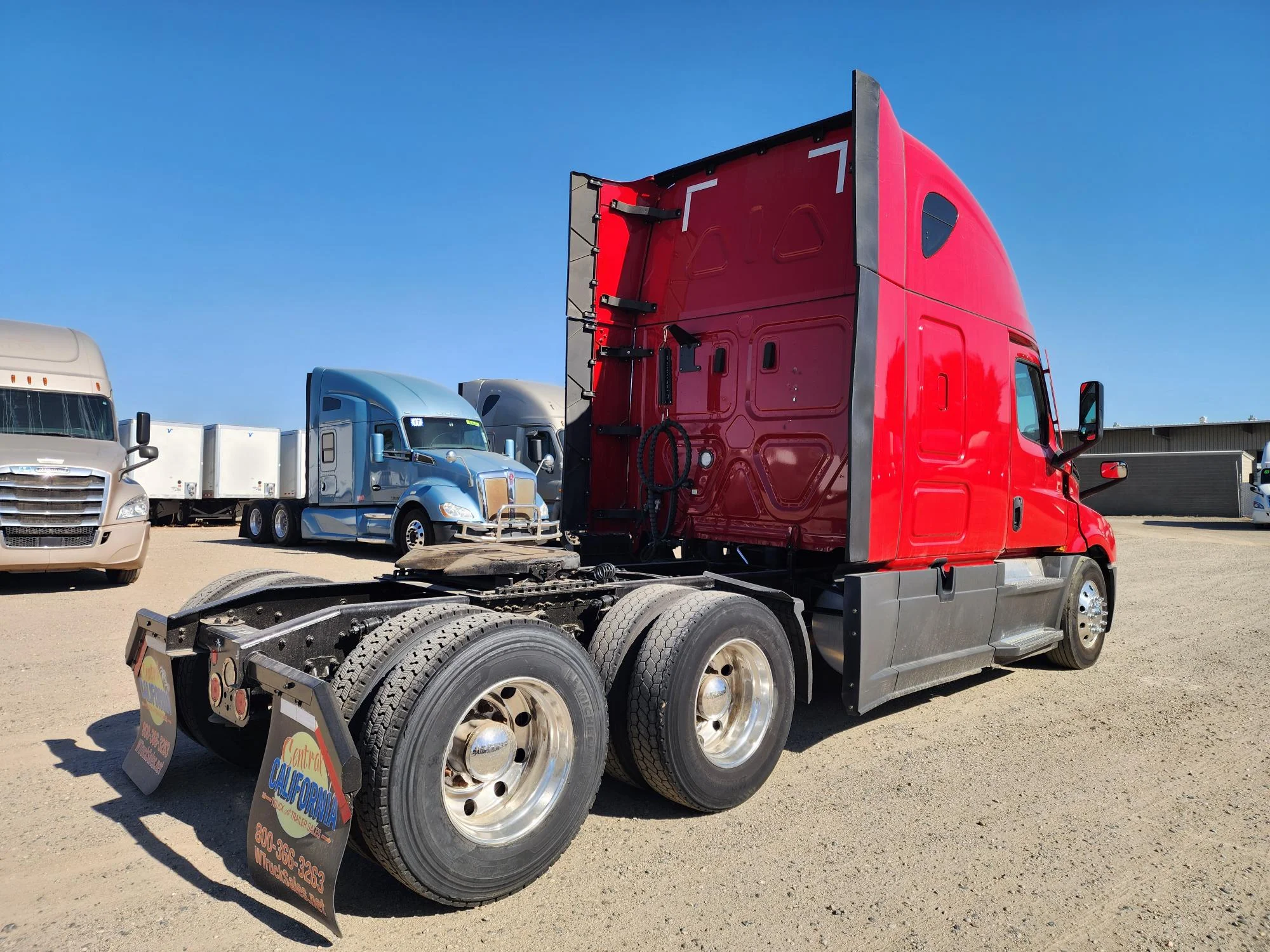 2020 Freightliner Cascadia in Fresno, CA — photo 6