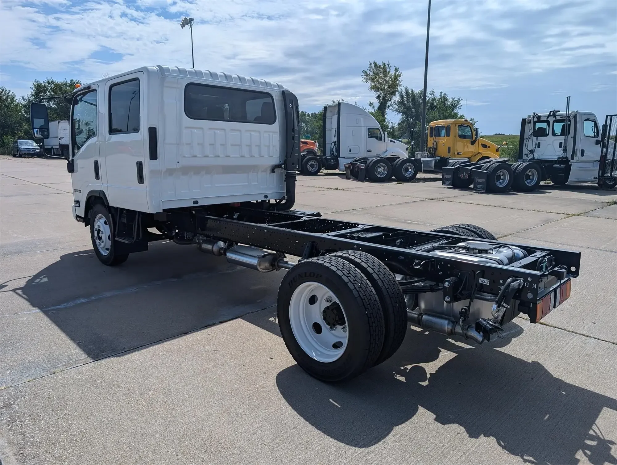 2025 Isuzu NPR - image 3