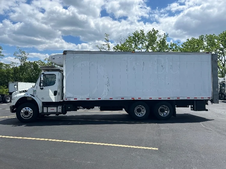 2019 Freightliner M2 106 in Jessup, MD — photo 4