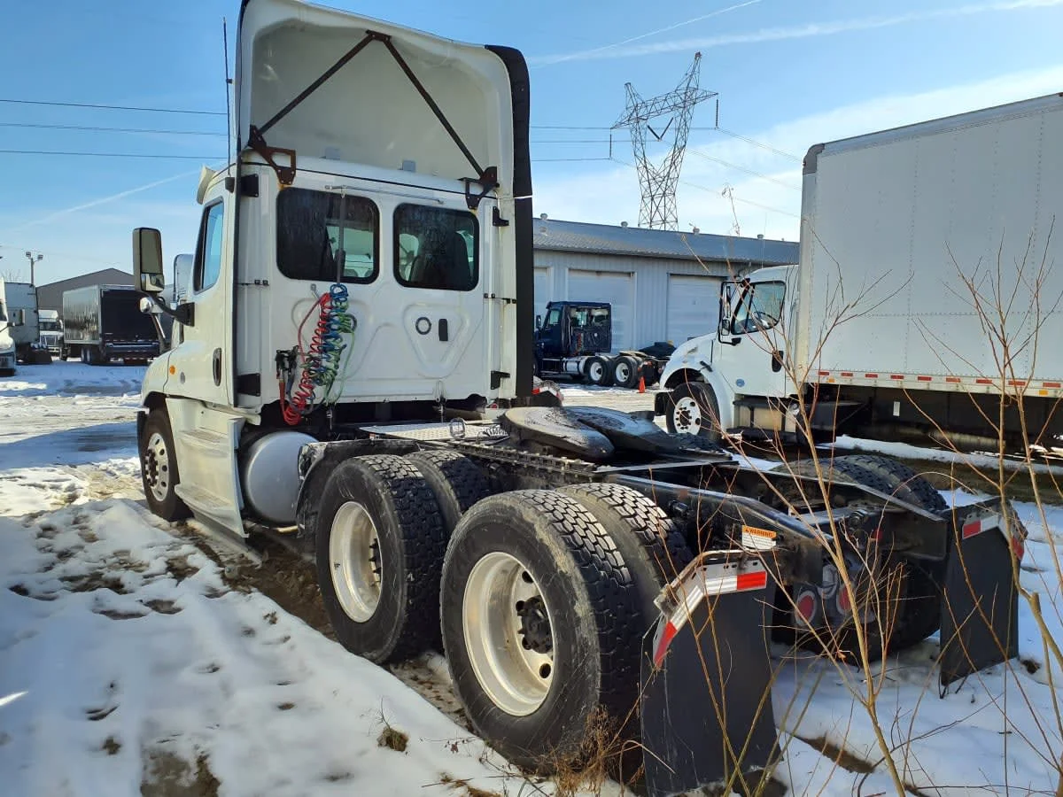 2019 Freightliner Cascadia - image 6