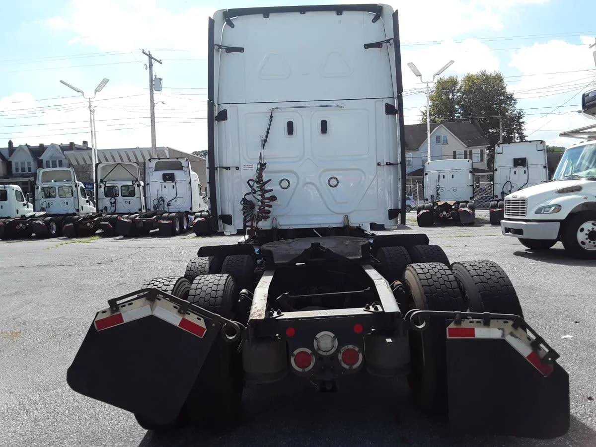 2020 Freightliner Cascadia in Allentown, PA — photo 5