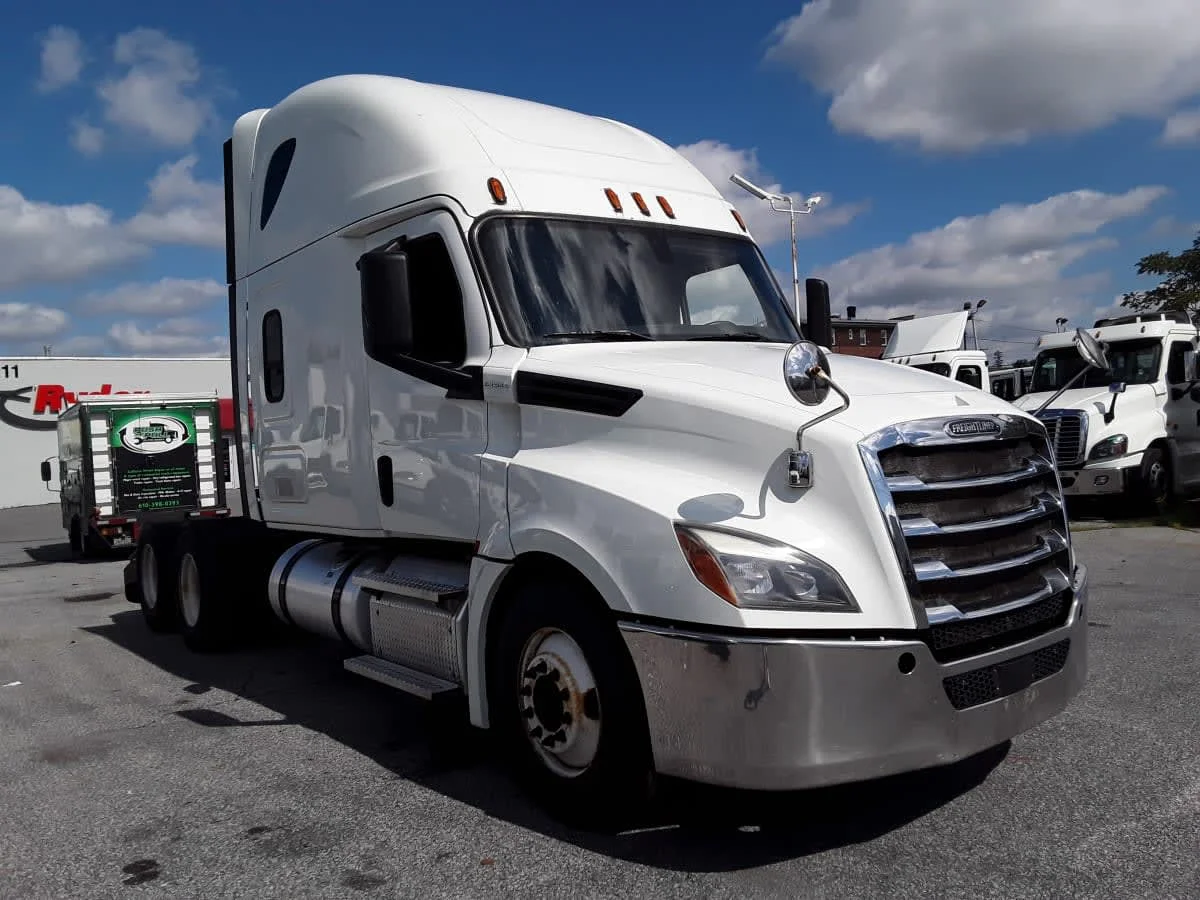 2020 Freightliner Cascadia in Allentown, PA — photo 3