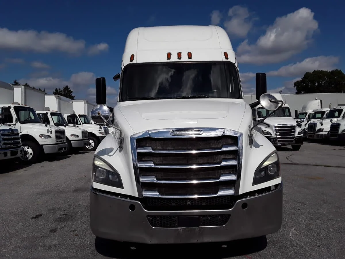 2020 Freightliner Cascadia in Allentown, PA — photo 2