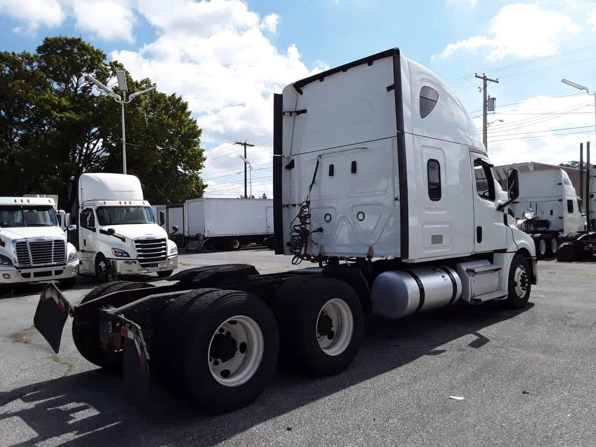 2020 Freightliner Cascadia in Allentown, PA — photo 4