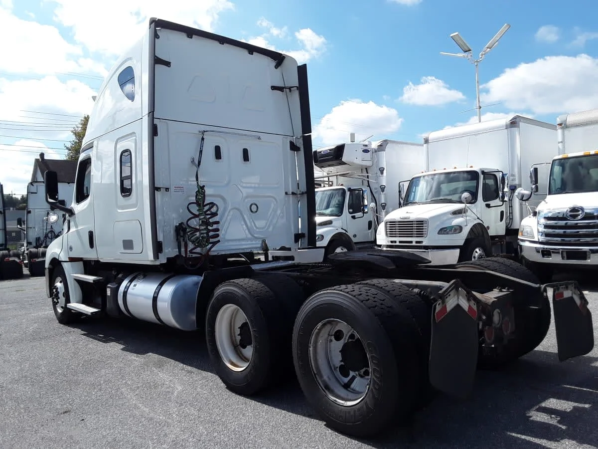 2020 Freightliner Cascadia in Allentown, PA — photo 6