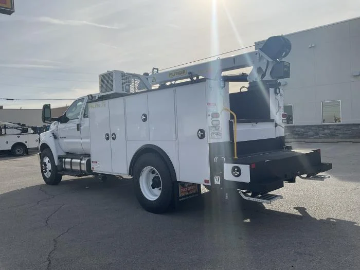 2027 Ford F-750 — photo 3