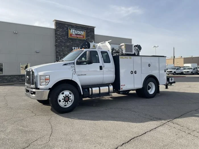 2027 Ford F-750 — photo 2