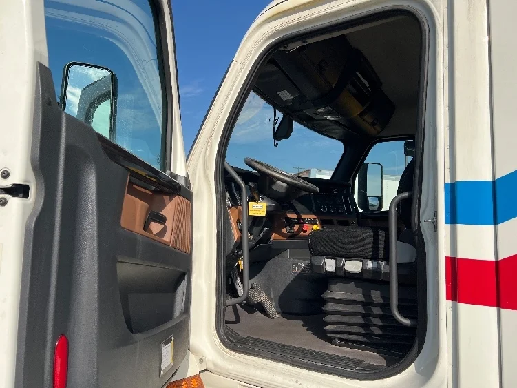 2019 Freightliner Cascadia in Chicago (Melrose Park), IL — photo 9