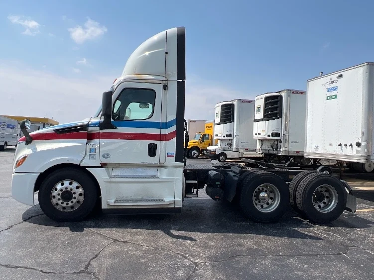 2019 Freightliner Cascadia in Chicago (Melrose Park), IL — photo 4