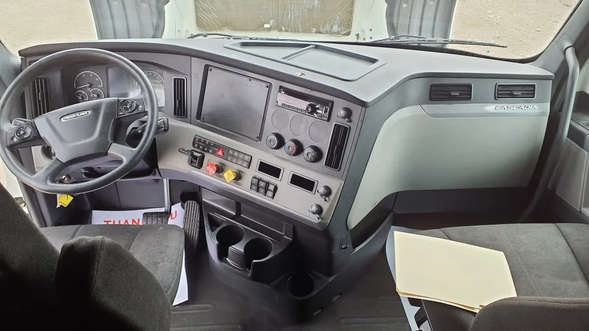 2020 Freightliner Cascadia in Birmingham, AL — photo 10