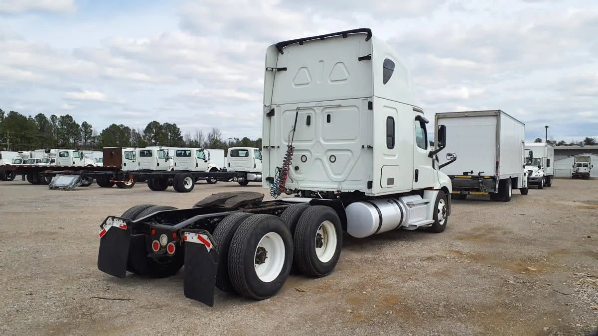 2020 Freightliner Cascadia in Birmingham, AL — photo 4