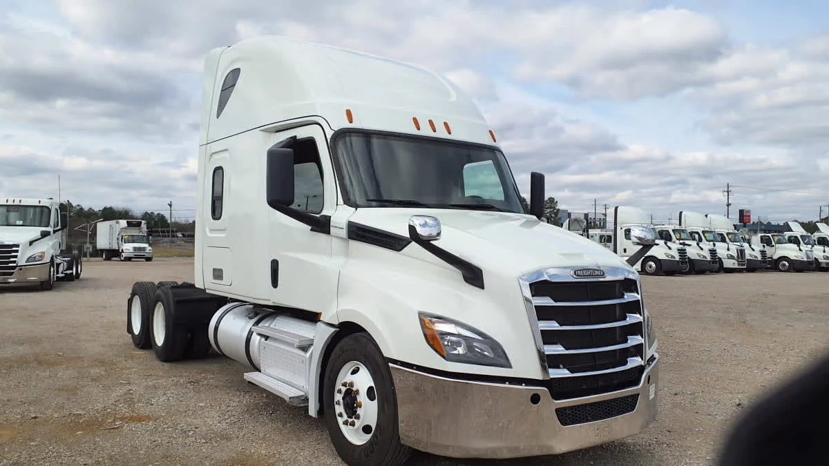 2020 Freightliner Cascadia in Birmingham, AL — photo 3