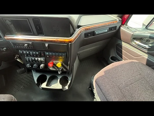 2022 International LT in El Paso, TX — photo 21