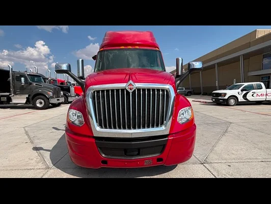 2022 International LT in El Paso, TX — photo 17