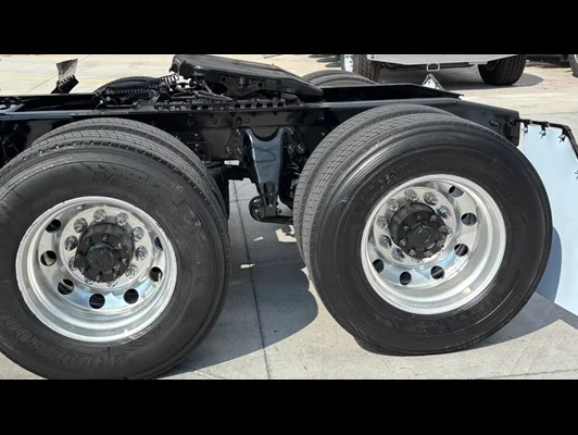 2022 International LT in El Paso, TX — photo 14