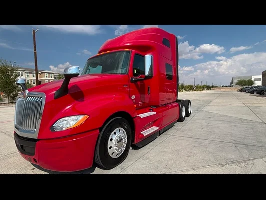 2022 International LT in El Paso, TX — photo 2