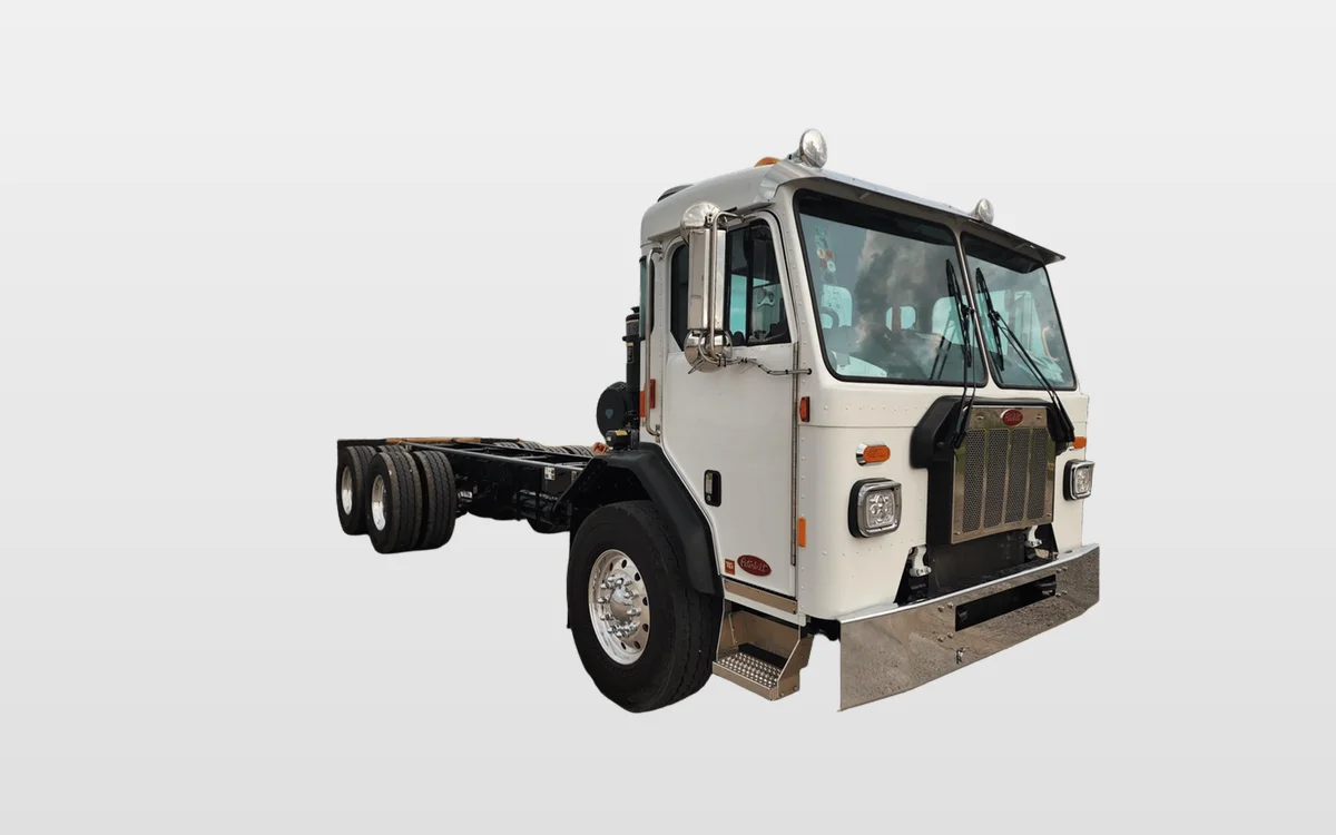 2026 PETERBILT 520 - image 1