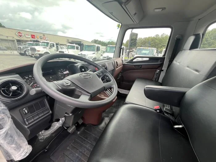 2026 Hino L6 — photo 4