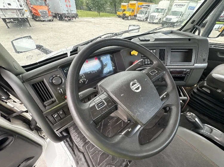 2023 Volvo in Medley, FL — photo 10