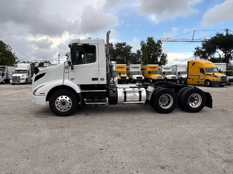 2023 Volvo in Medley, FL — photo 4