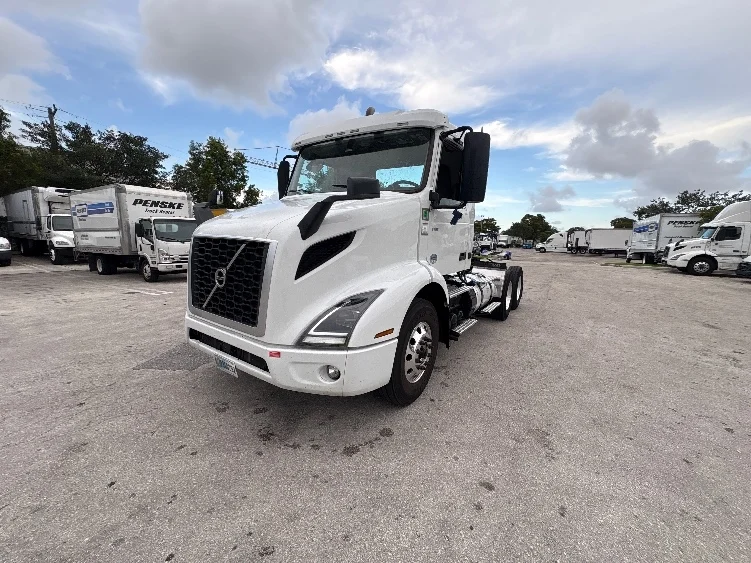 2023 Volvo in Medley, FL — photo 3