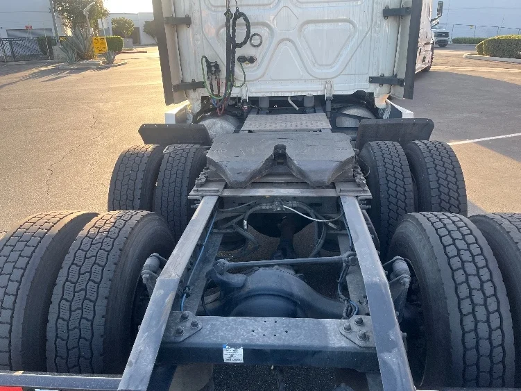 2023 Freightliner Cascadia in Fontana, CA — photo 6