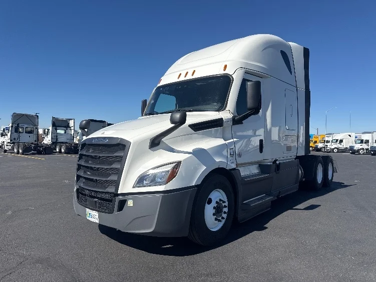 2023 Freightliner Cascadia - image 3