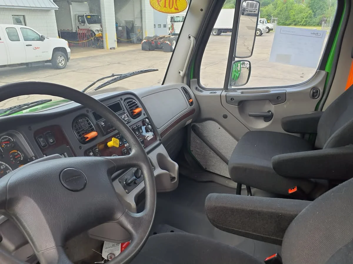 2019 Freightliner M2 106 in Oak Creek, WI — photo 7