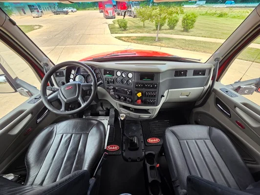 2020 Peterbilt 567 in Cedar Rapids, IA — photo 3