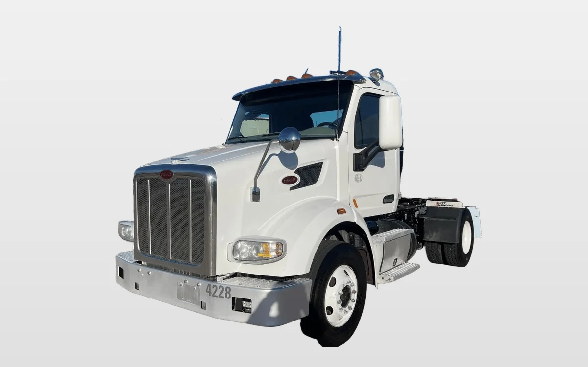 2020 PETERBILT 567 - image 1